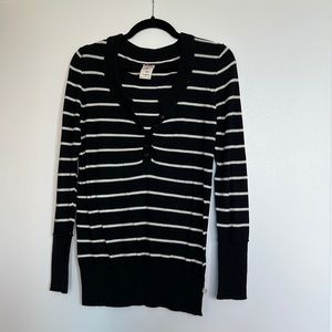Black/white striped GAP sweater